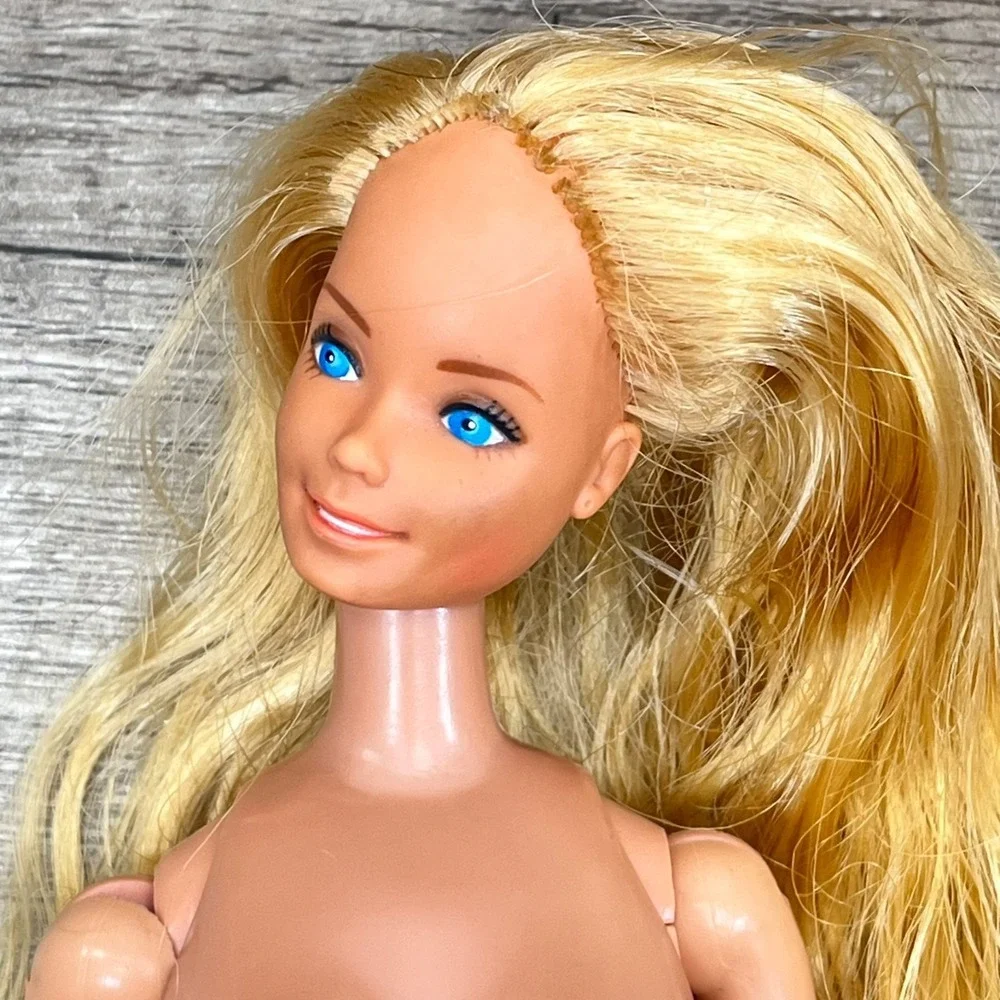 1979 Mattel Beauty Secrets Barbie Doll Nude,‎ articulated hands